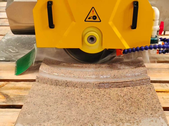 Maximiser la productivité avec les machines de découpe de ponts à cinq axes dans la fabrication de la pierre
